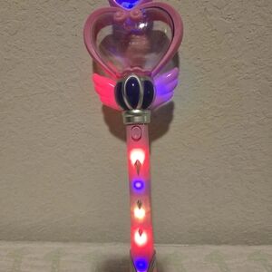 Art Creativity Pink Light-Up Spinning Heart Wand.